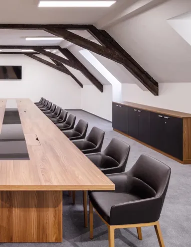 Кресло PROFIM CHIC 20HW, мягкое, на деревянных ножках