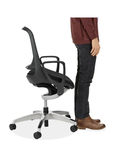 Кресло Okamura Luce Black для оператора с подлокотниками - купить Киев, Днепр, Одесса, Львов, Харьков