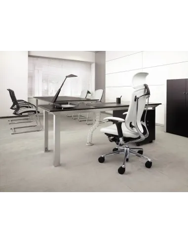 Кресло Okamura Contessa для руководителя кожаное c подголовником