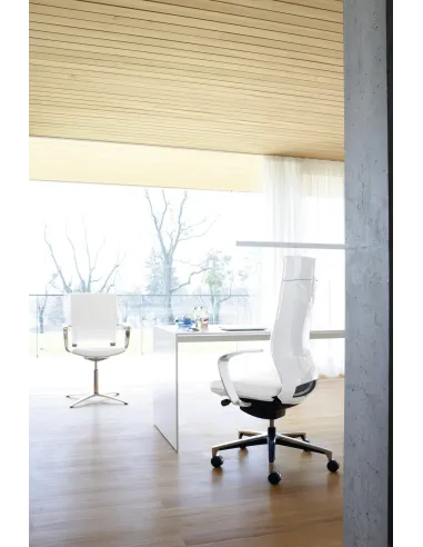 Кресло KLOBER MOTEO для руководителя премиум класса