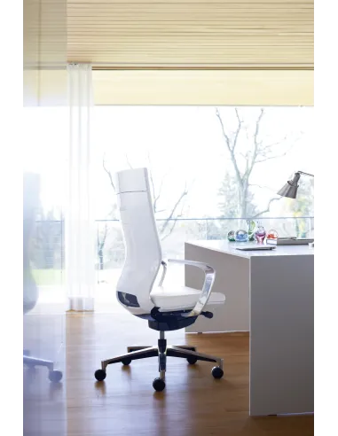 Кресло KLOBER MOTEO для руководителя премиум класса