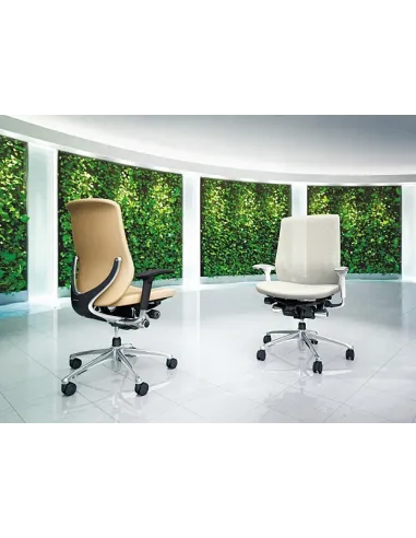 Кресло Okamura Zephyr для персонала с подлокотниками