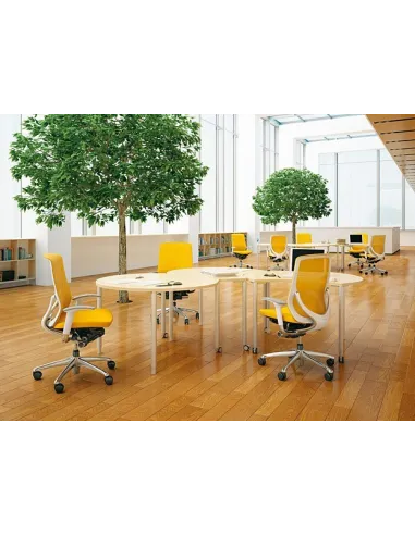 Кресло Okamura Zephyr для персонала с подлокотниками